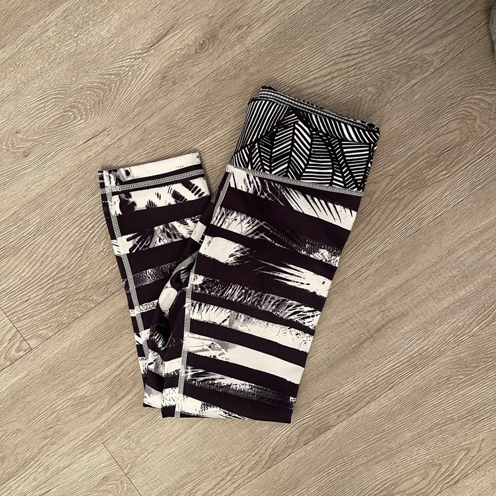 Lululemon Wunder Under Crop II size 4